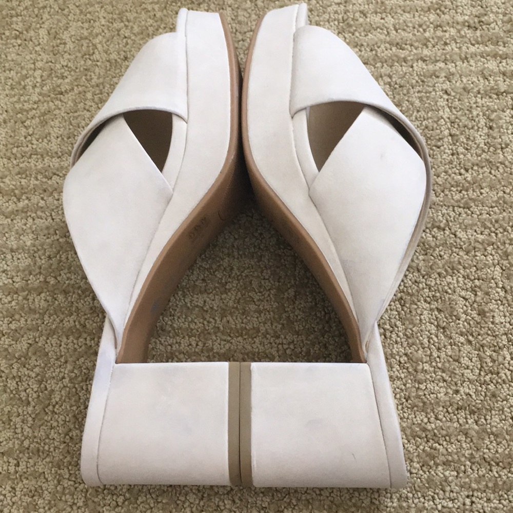 NIB Kismet Nude Sandals